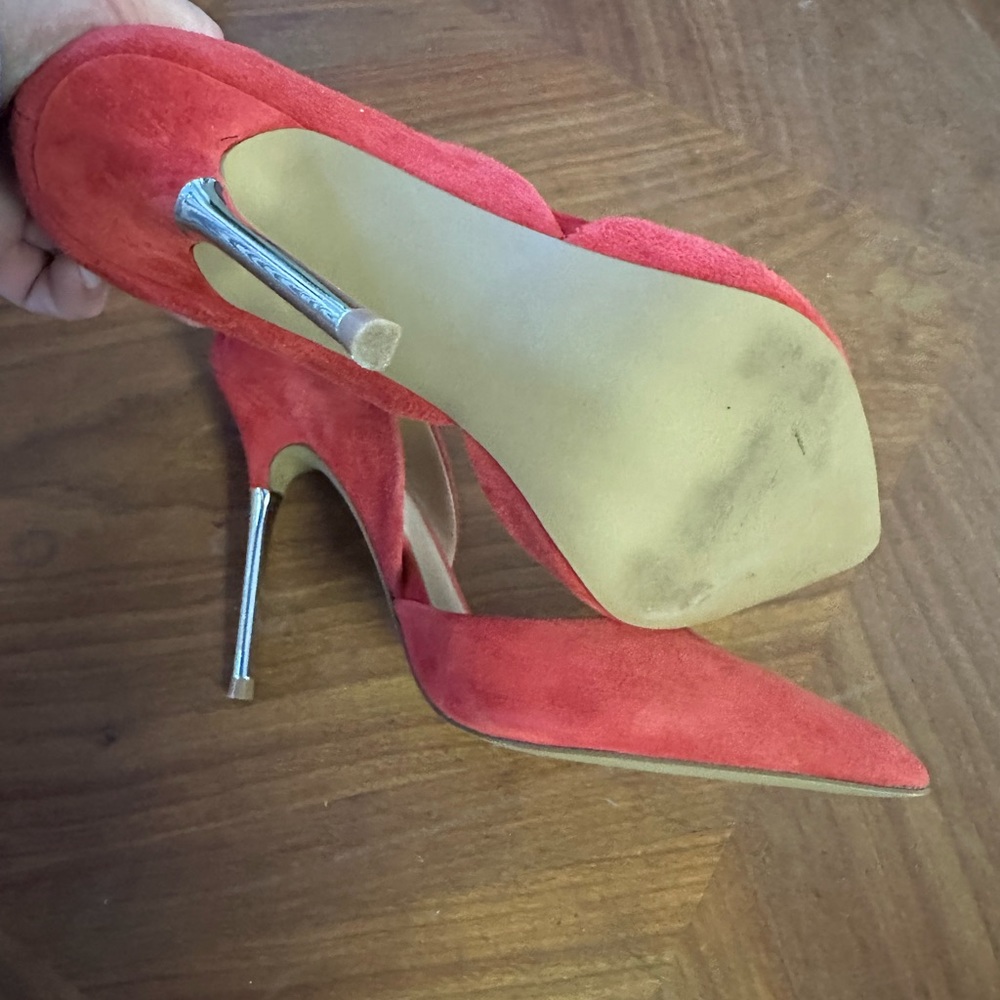 Red pumps - Picture 3 of 4